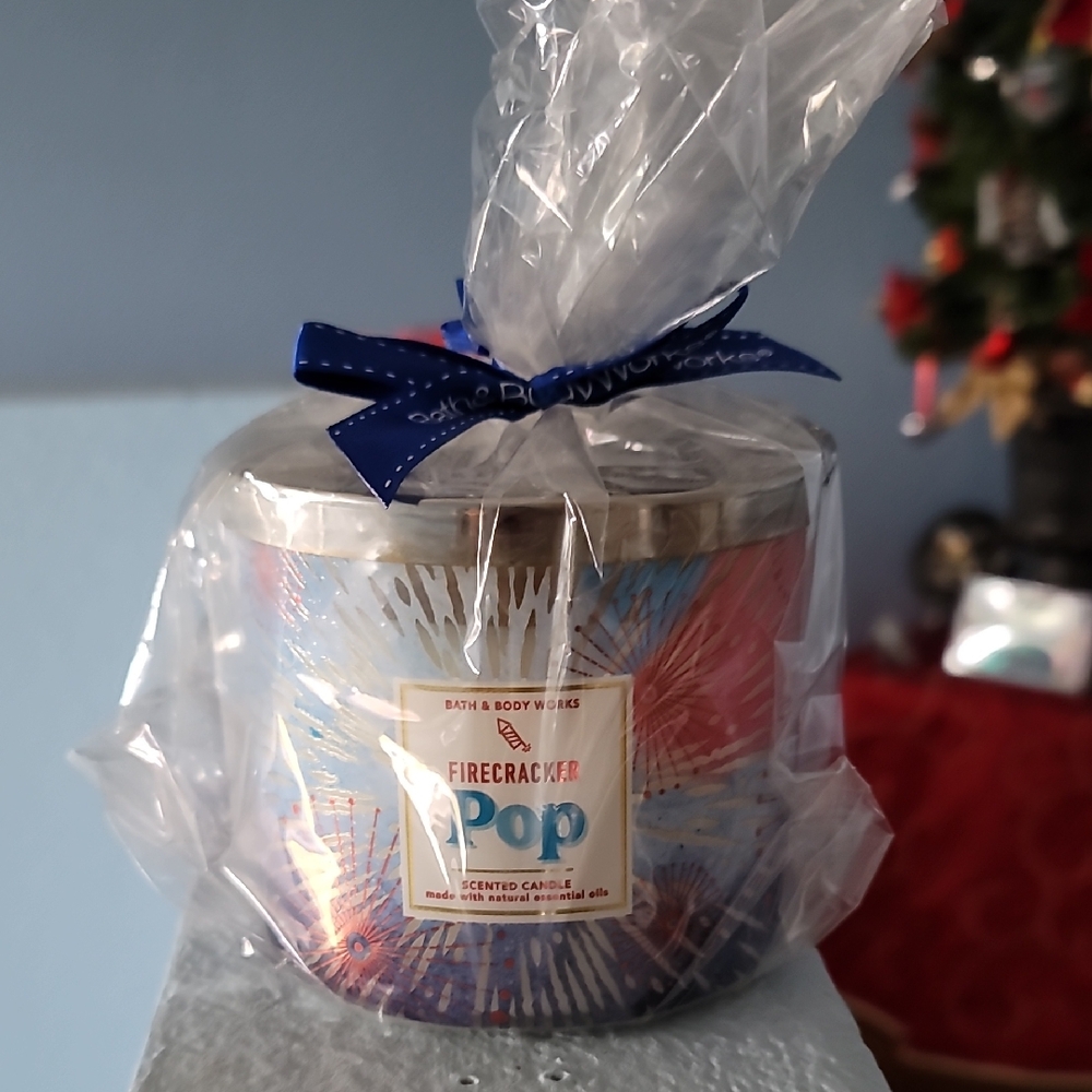 Bath & Body Works Firecracker Pop Scented Candle - Blue & Red